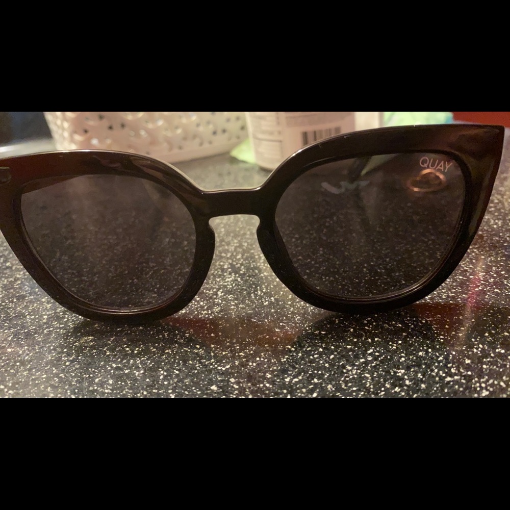 Lightly used quay Noosa sunnies!🖤